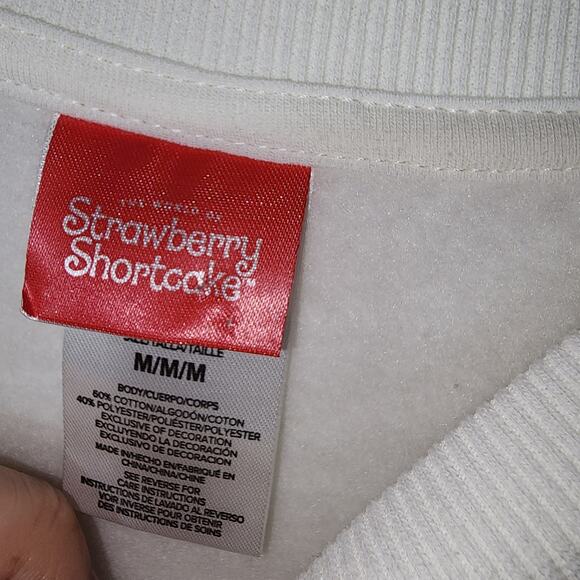 Strawberry shortcake ''Fresh berry patch'' sweatshirt women's size medium - Picture 6 of 6